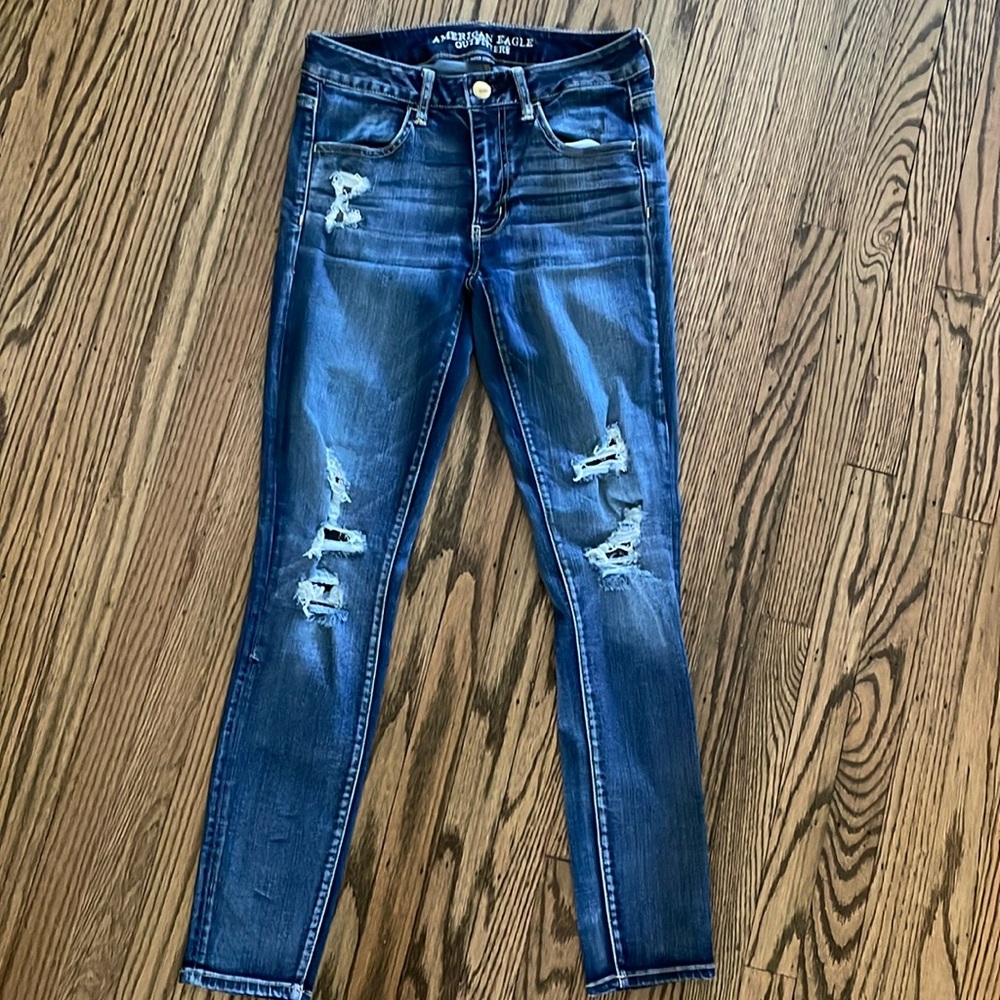American Eagle Outfitters distressed jegging
